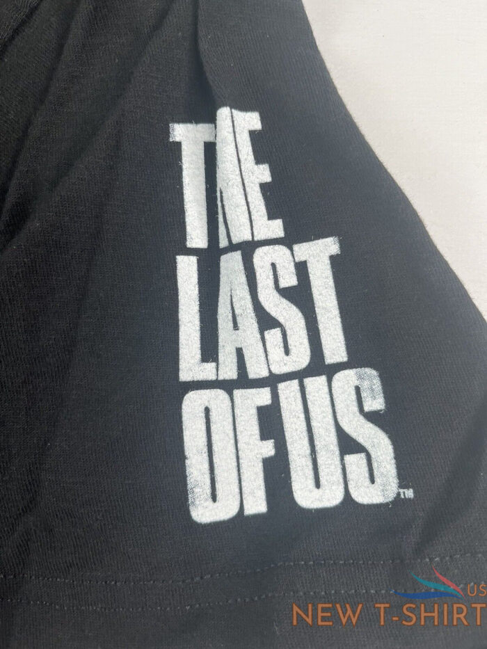 2023 universal studios halloween horror nights hhn the last of us black shirt l 2.jpg