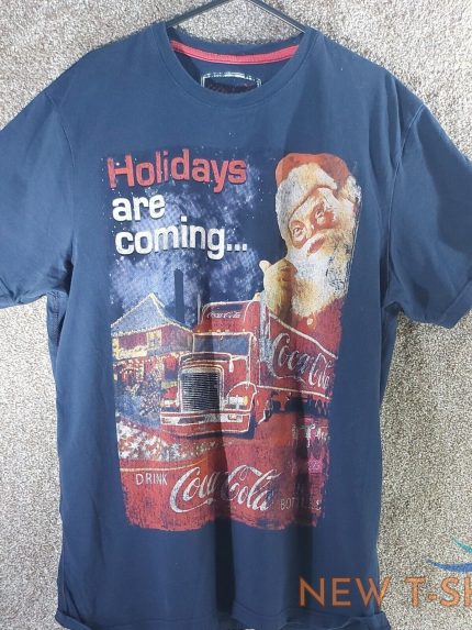 coca cola t shirt medium holidays are coming print santa christmas office 0.jpg