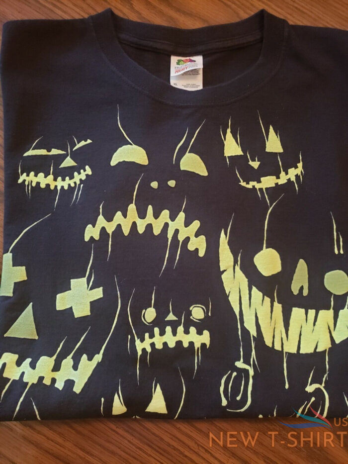 fruit of the loom black halloween shirt xl 2.jpg