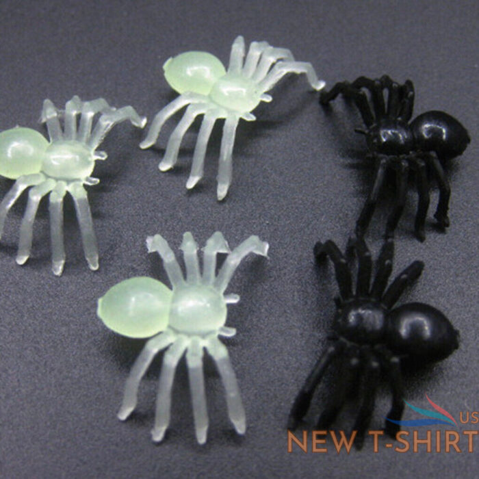 halloween fake spider scary simulation plastic toys holiday party home decor 2.jpg