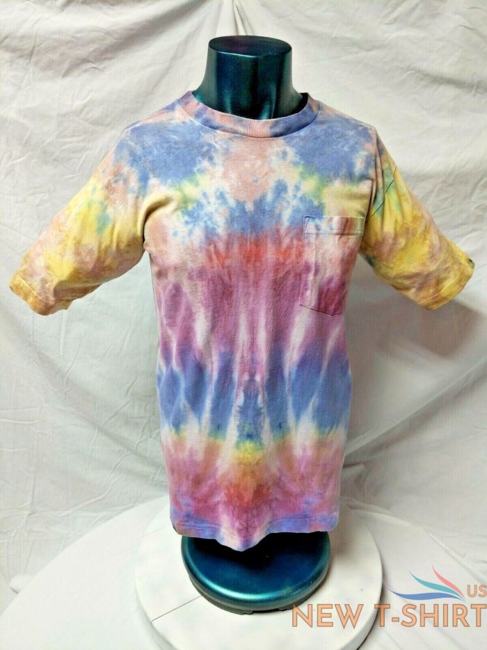 tye dye t shirt with pocket size med 1.jpg